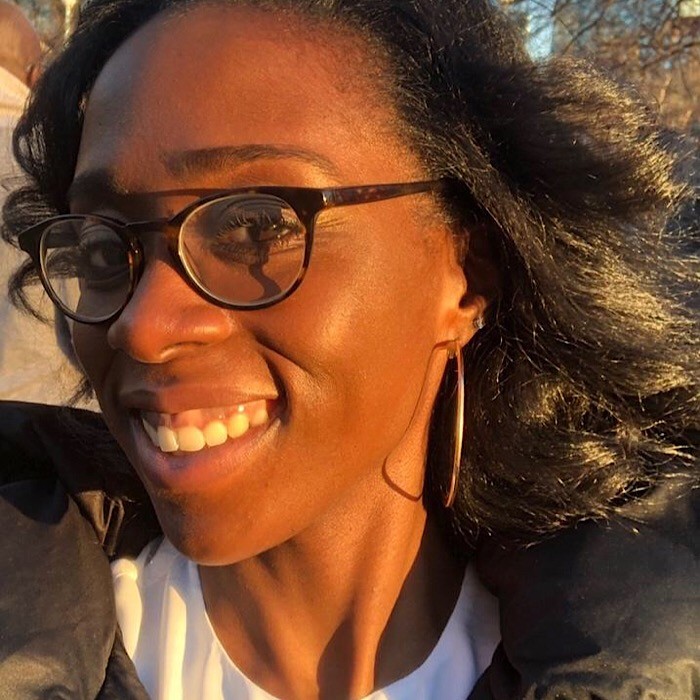 ¿Por qué esta mujer decidió cortar sus luegos y abrazar su afro