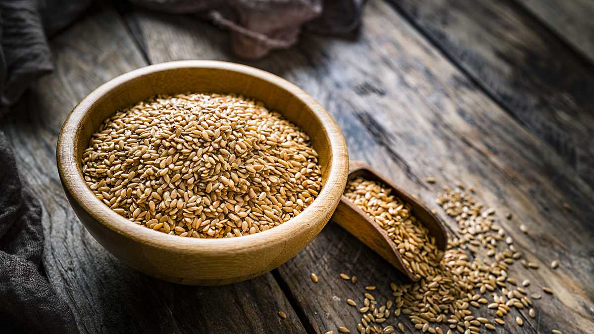 La linaza es alta en fibra dietética.