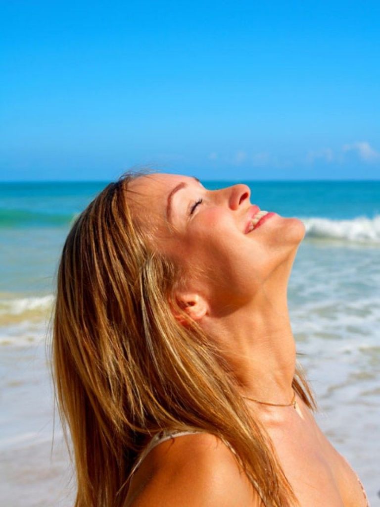Consejos para proteger tu cabello del sol en verano