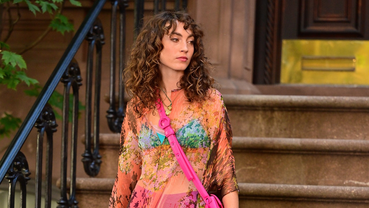 El nuevo vecino de Carrie Bradshaw en And Just Like That tiene cabello naturalmente sexy