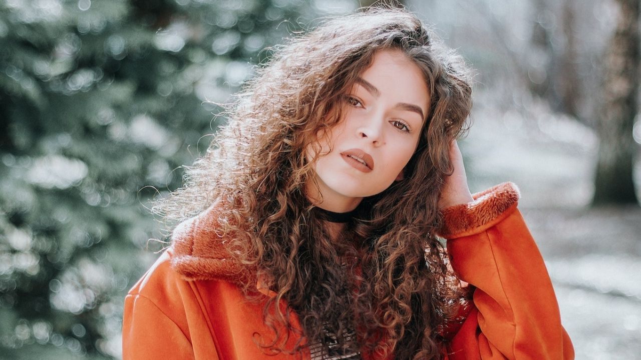 Belleza: 3 formas naturales de cuidar el cabello rizado