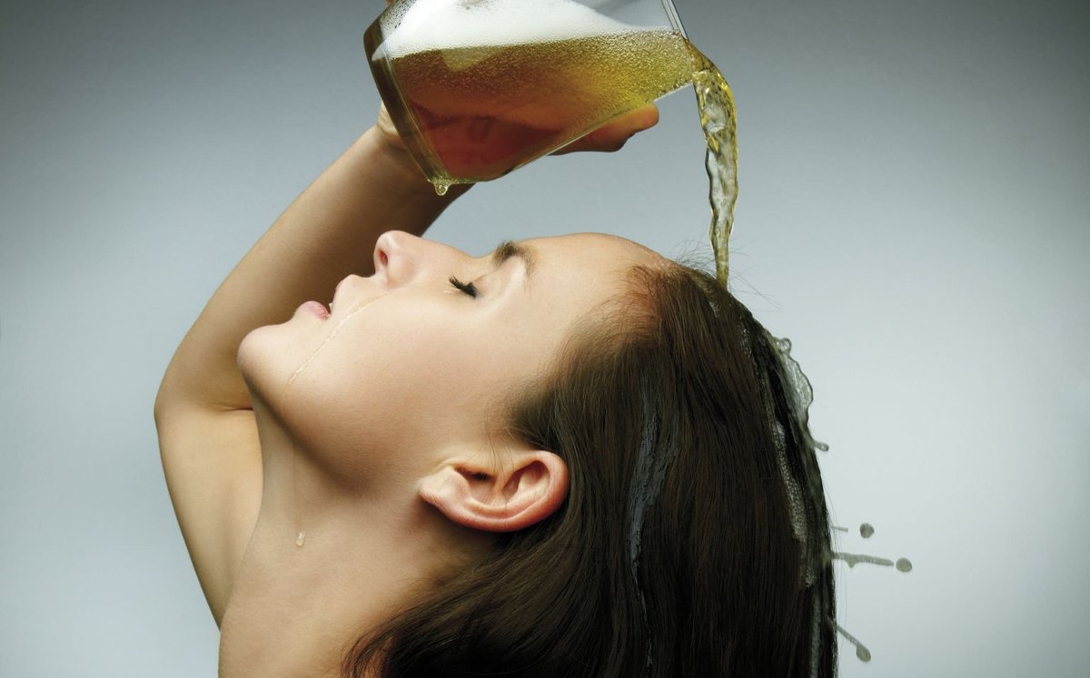 Cabello con caspa: remedios naturales con cerveza