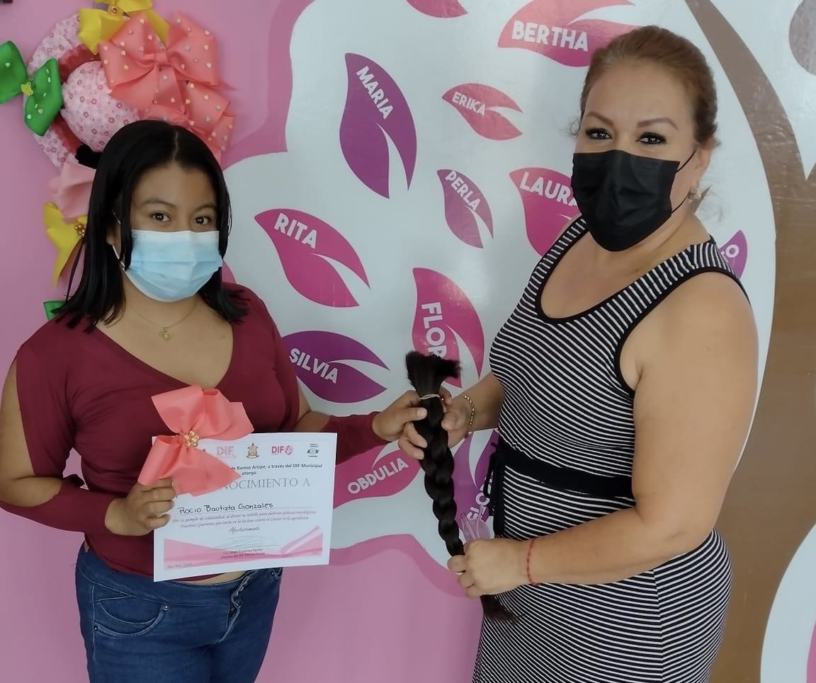 Donan su cabello a personas que luchan contra el cáncer