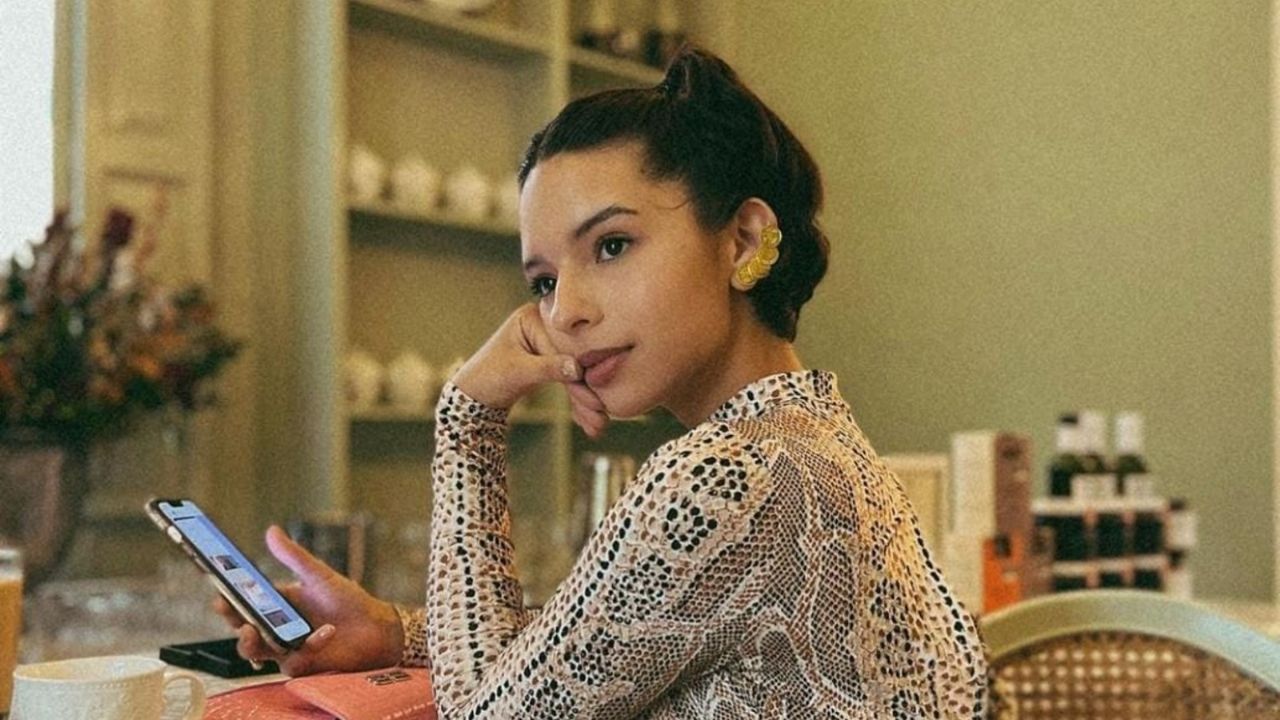 Encontramos el peinado ideal para cabello corto y es el favorito de Angela Aguilar