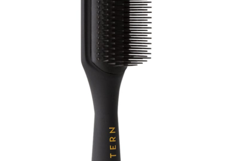 Este cepillo evita que el cabello se rompa mientras lo desenredas.