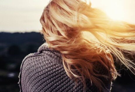 La Nación / Estos son los efectos del sol en el cabello