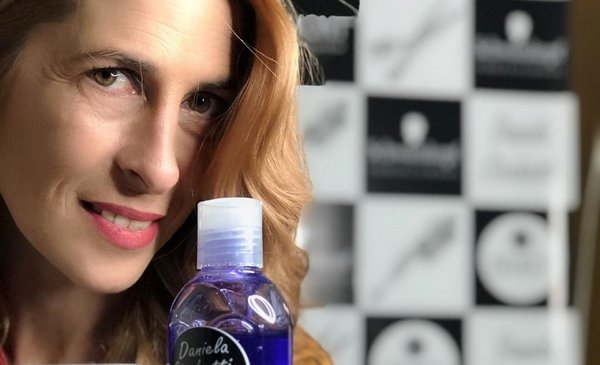 Vio el momento y lanzó su propia marca de productos para el cabello