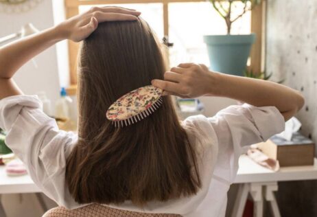 La Nación / Así son los mejores peines para cabello fino