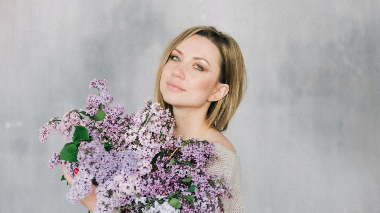 Saluda al cabello claro con estas mechas balayage oscuras