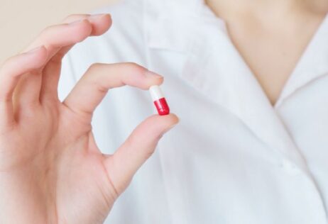 ¿Qué vitaminas debo tomar para prevenir la caída del cabello?