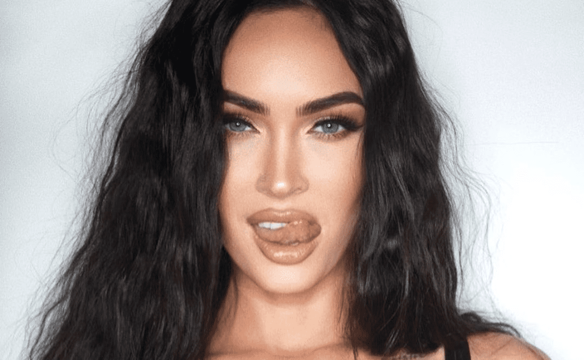 Megan Fox cambia de imagen con el pelo rojo