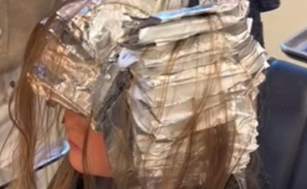 Mujer dejó que su hija de 5 años se tiñera el cabello