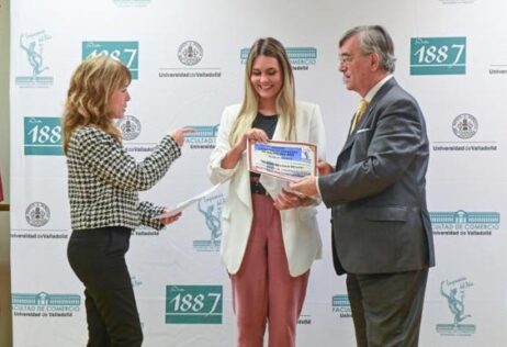 Nerea Jáñez, centro, ganadora por su empresa Namai./RODRIGO JIMÉNEZ