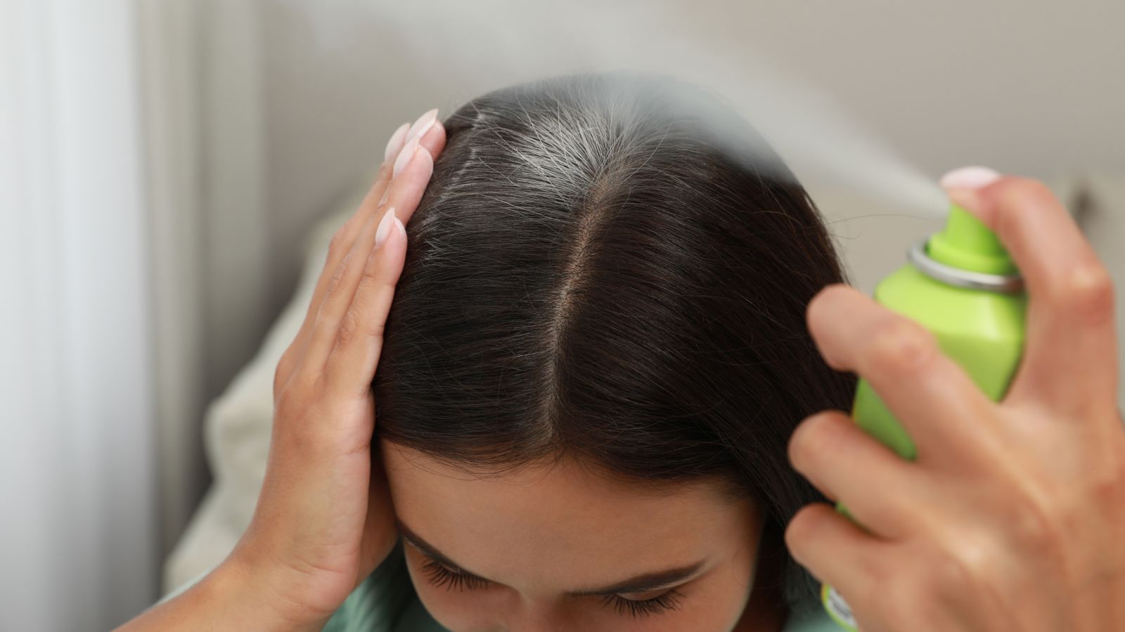 "Con respecto a" los niveles de sustancias químicas cancerígenas que se encuentran en más champús secos