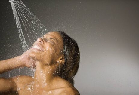 El champú tiene una función cosmética y terapéutica.  Foto: Imágenes Getty.