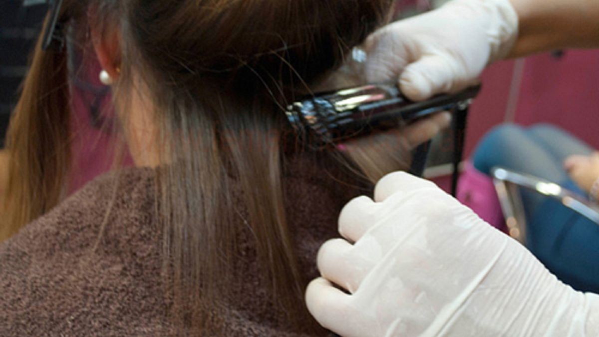 Un barbero es investigado por un tratamiento de alisado tóxico