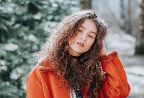 Estos hábitos mantendrán tu cabello libre de frizz