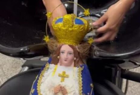 VÍDEOS |  Tratan el cabello de la virgen antes de su fiesta y rompe TikTok tiene cabello de verdad