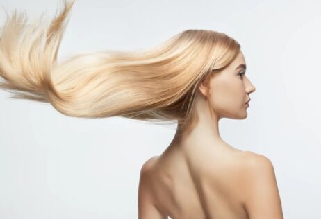 Desde el tono adecuado hasta la forma de aplicación, consejos para teñir el cabello en casa como un profesional